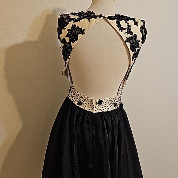 Coco melody formal dress size small. - Picture 4 of 10